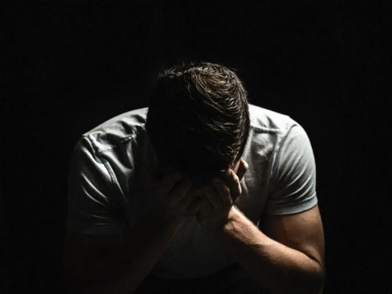 چرا مردم افسرده می شوند