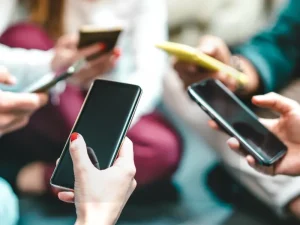 اختلال نوموفوبیا چیست؟ علائم و درمان بیگوشیهراسی